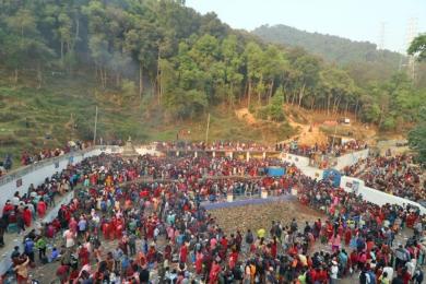 आज आमाको मुख हेर्ने दिन : मातातीर्थमा श्रद्धालुको घुइँचो